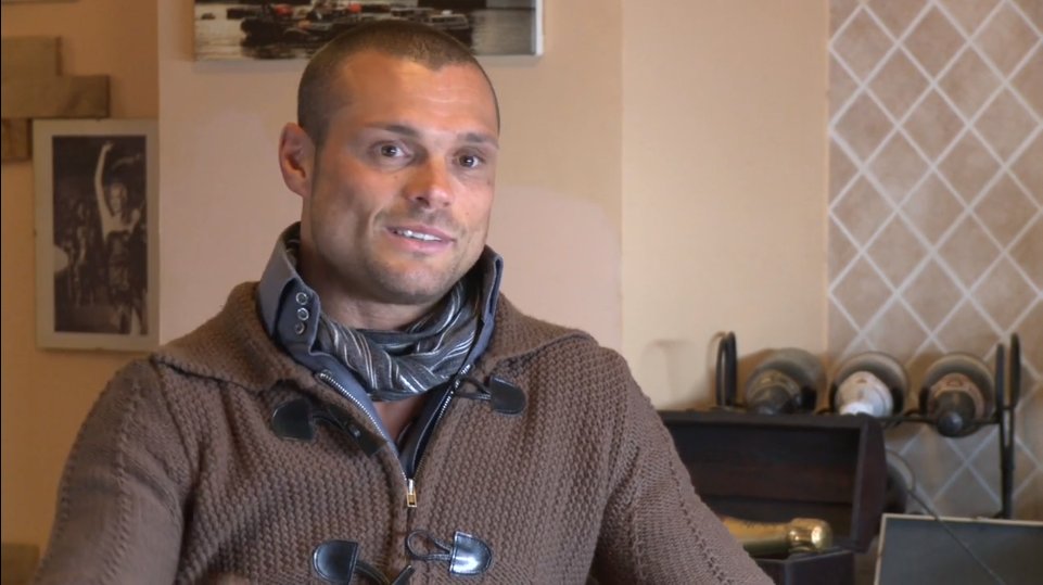 RospaBia's tweet photo. Si, è un gran bel ragazzo Mirko, ma è anche tanto di più: è un simbolo ed un esempio per tutti i tourettiani e non solo. 
Sono testimonianze come queste che ci aiutano ad affrontare le difficoltà. 
Da vedere tutto d'un fiato.
#UnoDiNoi #fantasTIC
https://t.co/5OVM08G933 https://t.co/IvHI5KqS5U