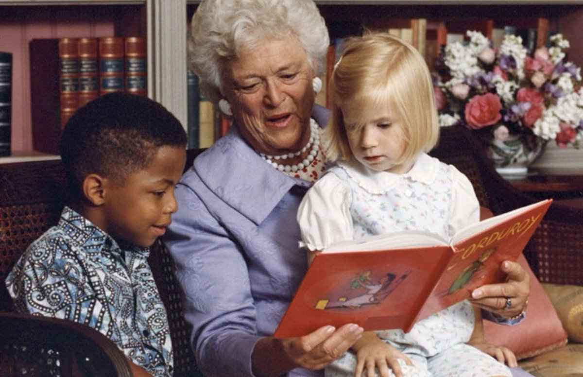 ReachOutReadGA's tweet photo. “Some people give time, some money, some their skills and connections, some literally give their life's blood. But everyone has something to give.”- Barbara Bush @BarbaraBushFdn https://t.co/UocBgHXBn0