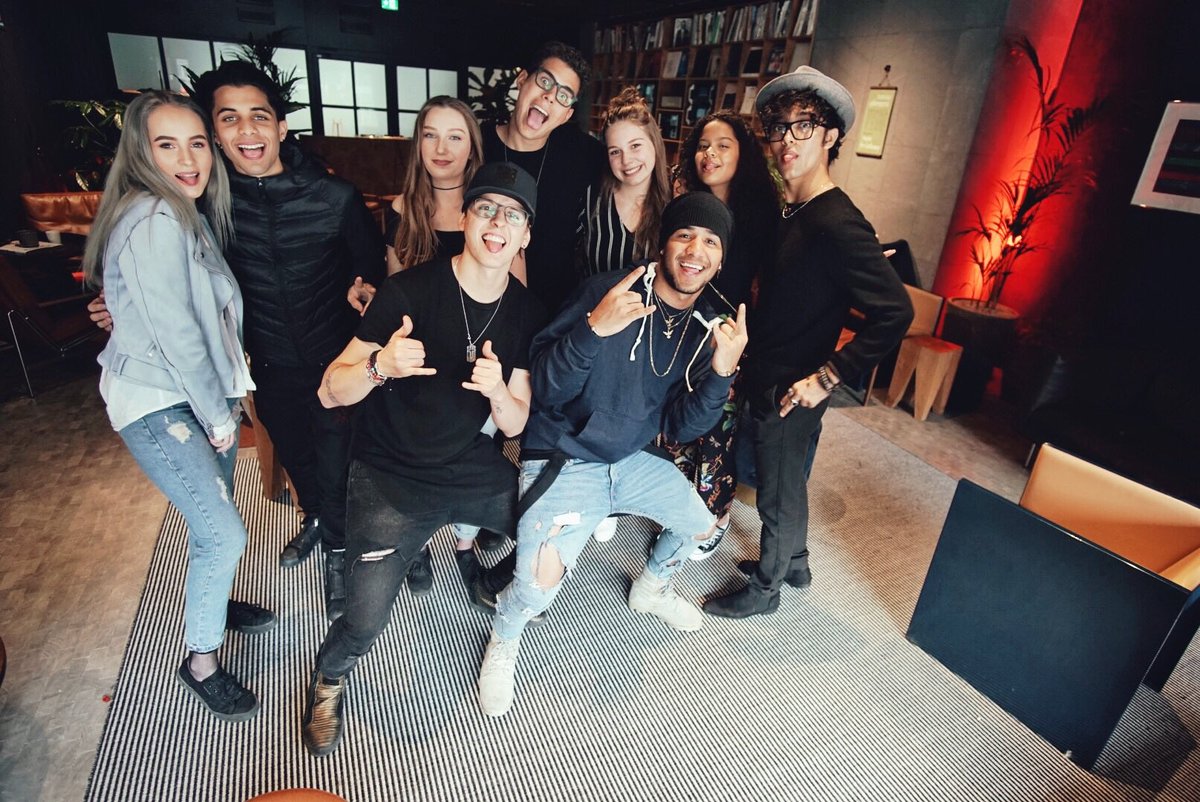 CNCOmusic's tweet photo. It was nice meeting you! 🤗@high15official #CNCOAlbum #CNCOSweden https://t.co/YFZTQOmCqS
