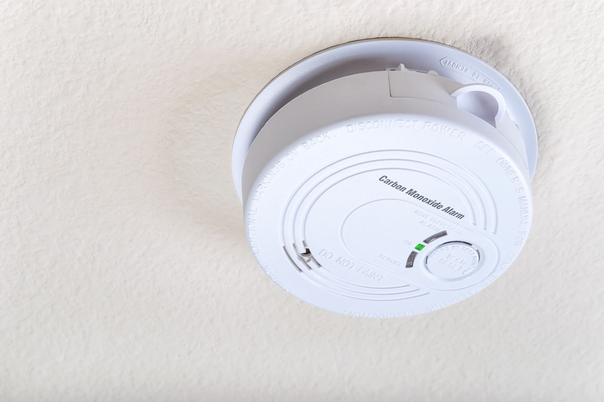 HarvardHealth's tweet photo. Here are 5 important dos and don’ts to help protect you and your family from carbon monoxide: https://t.co/RcdJ3Ub04s #HarvardHealth https://t.co/9EycPn5KPk