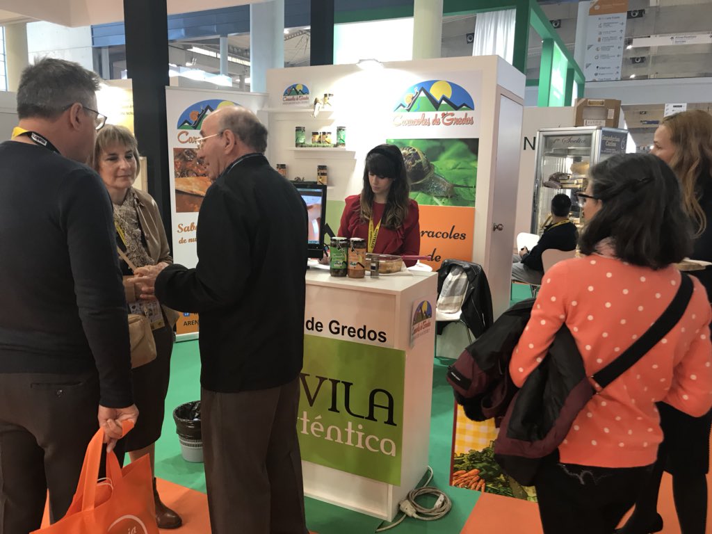 Avilaautentica1's tweet photo. Los #auténticos continúan en #Alimentaria2018 explicando los productos de calidad agroalimentaria que elaboran en la provincia de #Ávila https://t.co/pgphKypn5o