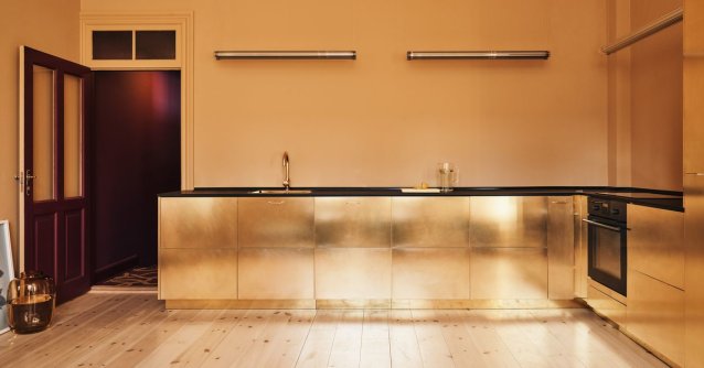 Ikea kitchen gets the golden treatment #ikeahack #goldkitchen bit.ly/2vrZjbT