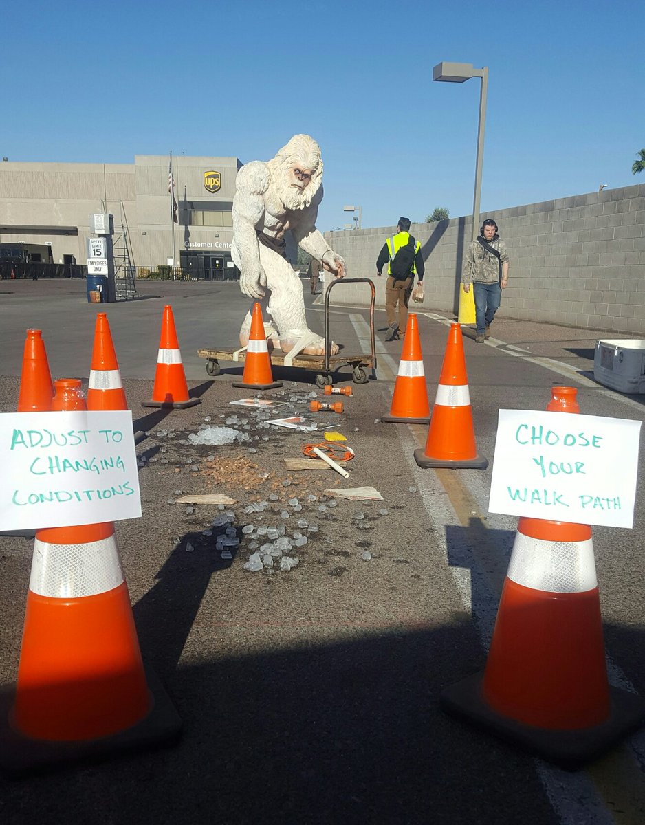 UPSphoenix's tweet photo. Camelback center Demo today on adjusting to changing conditions. Stay on designated walk paths, look before stepping, find a safe path well ahead and scan work area. #UPSTEMPE #CaughtSafely @MPZakely @DesertMTUPSers @relmessan @Edmond_delivers @LSafetysquad https://t.co/3g10L4baM4