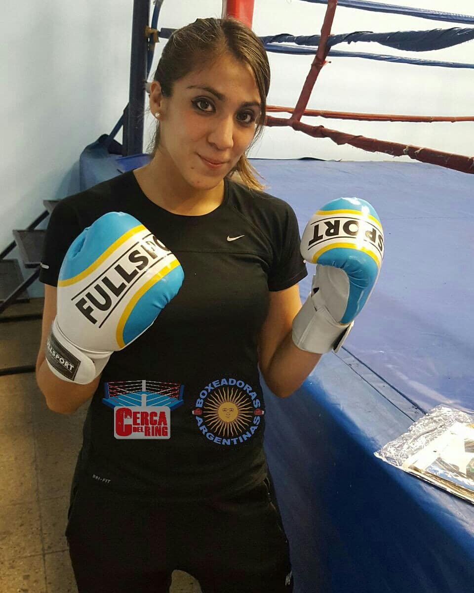 cercadelring's tweet photo. #KarenCarabajal fue elegida por el equipo de @cercadelring y @Fullsport como una de las boxeadoras profesionales destacadas del 2017.

Este sábado, en la @FABoxArg "La Burbuja" estará realizando una nueva presentación ante #SoledadCapriolo https://t.co/YT8AlVGTsG
