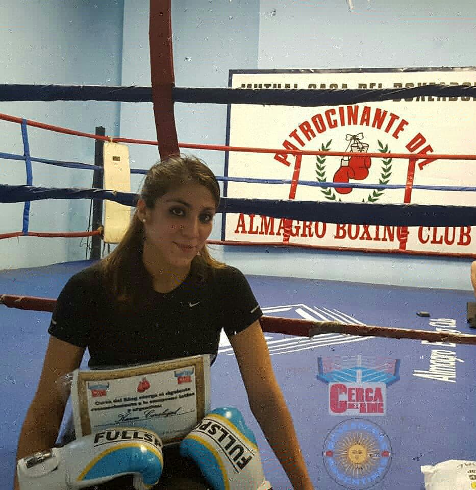 cercadelring's tweet photo. #KarenCarabajal fue elegida por el equipo de @cercadelring y @Fullsport como una de las boxeadoras profesionales destacadas del 2017.

Este sábado, en la @FABoxArg "La Burbuja" estará realizando una nueva presentación ante #SoledadCapriolo https://t.co/YT8AlVGTsG