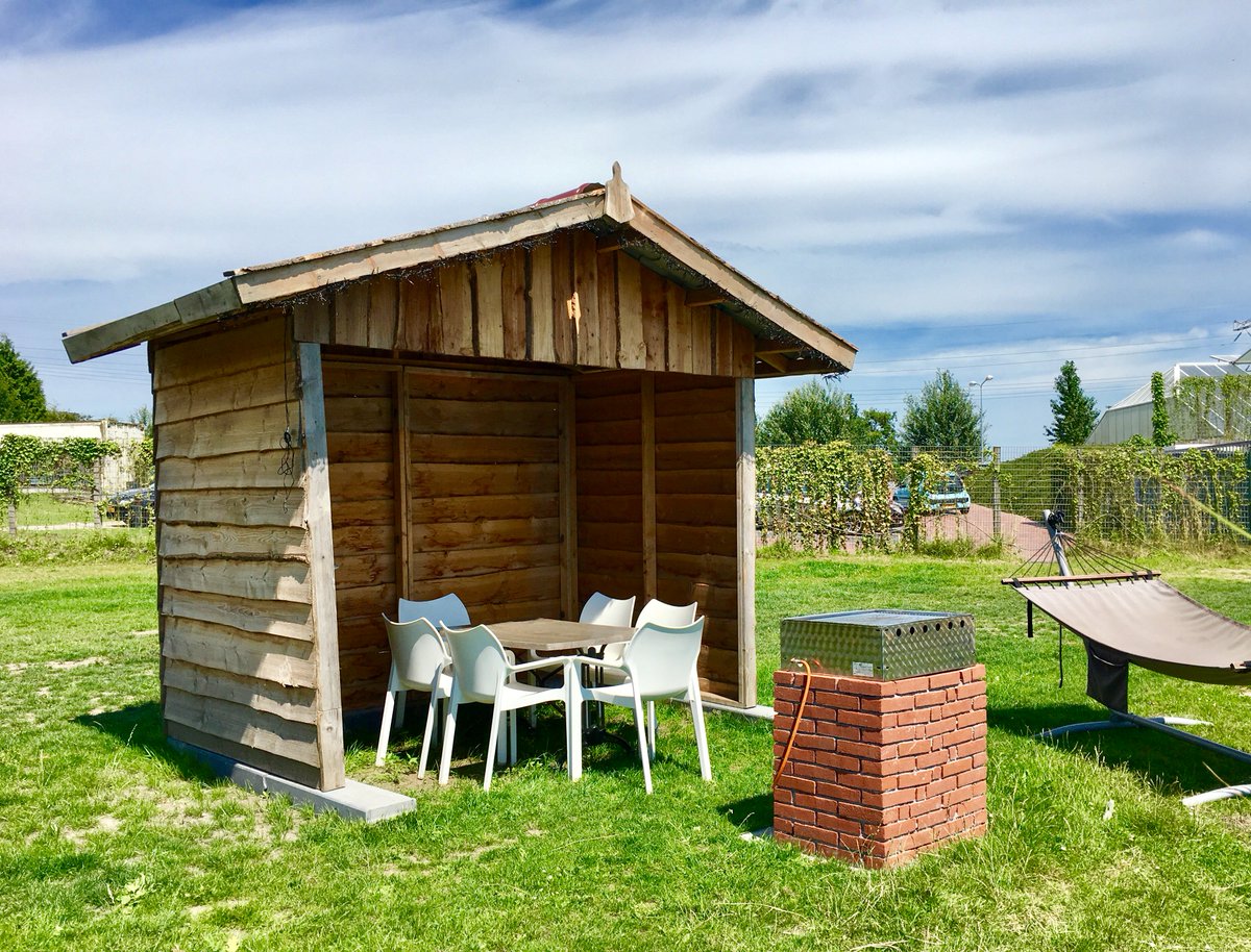 DownUnder_NL's tweet photo. Geniet van het heerlijke weer en een complete BBQ in een van onze huisjes! Meer info vind je op https://t.co/VxR39O0VFC #bbq #utrecht #nieuwegein #laagravenseplas https://t.co/tl8RHEbfVG