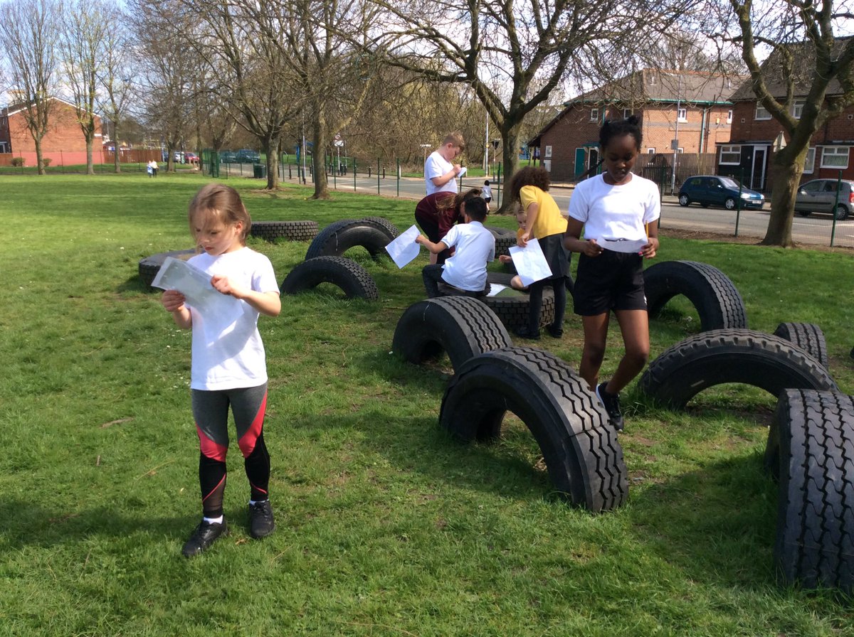 StCharlesHullPE's tweet photo. As part of their new topic, @stcharleshullY4 and @stcharleshullY3 did some orienteering this afternoon. https://t.co/xvmDCkobzl