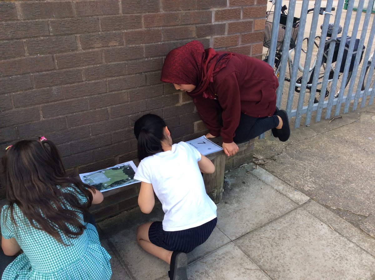 StCharlesHullPE's tweet photo. As part of their new topic, @stcharleshullY4 and @stcharleshullY3 did some orienteering this afternoon. https://t.co/xvmDCkobzl