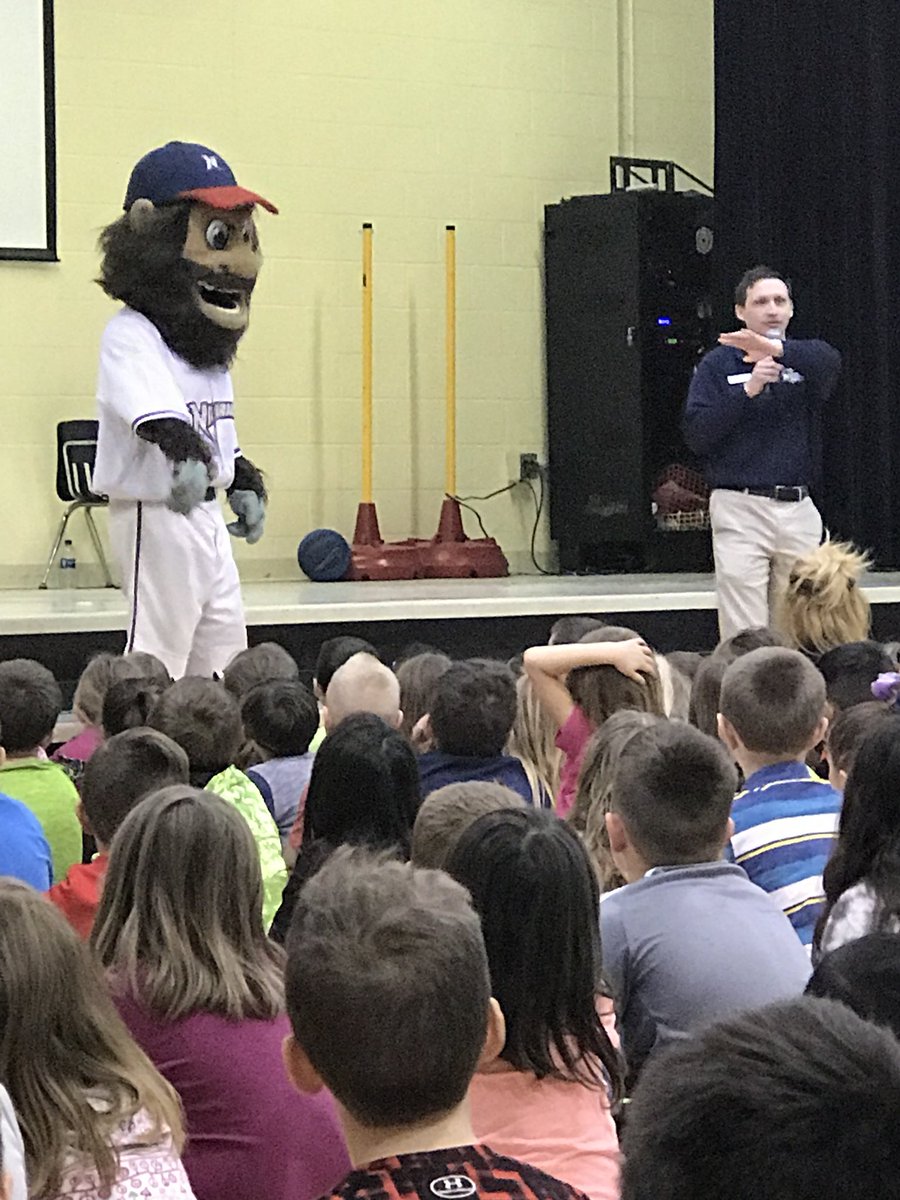 karriebspector's tweet photo. Whoa! Strike came to visit us from the Naturals in NWA today. #gottalovebaseball #gwcstrong  @GWCarverES https://t.co/Onx96THE0x