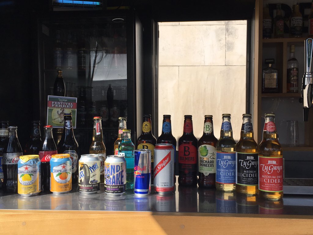 Dekoffiepothfd's tweet photo. The sun is shining and our riverside courtyard is waiting for you. Join us for a cheeky drink after work 🍻🍻🍻@Heineken @ty_gwyn @WyeValleyBrew @TannersHereford @bulmerscider 
#SummerIsHere #sunshine #heatwave #hereford https://t.co/POaaIV06NO