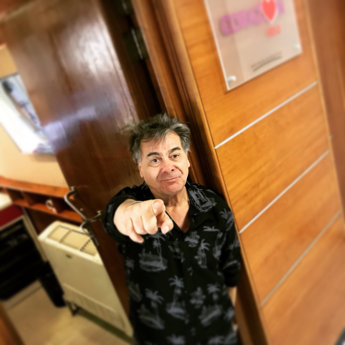 Ya estoy en <a href="/RadioCorazonFM/">Radio Corazón FM</a> ❤️