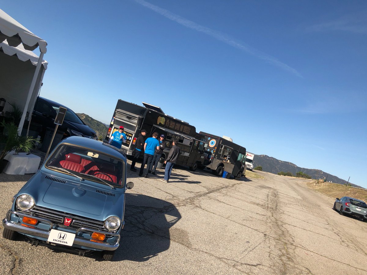 CCKTECH's tweet image. What an perfect day for some good eats and awesome driving with Honda #DriveManual