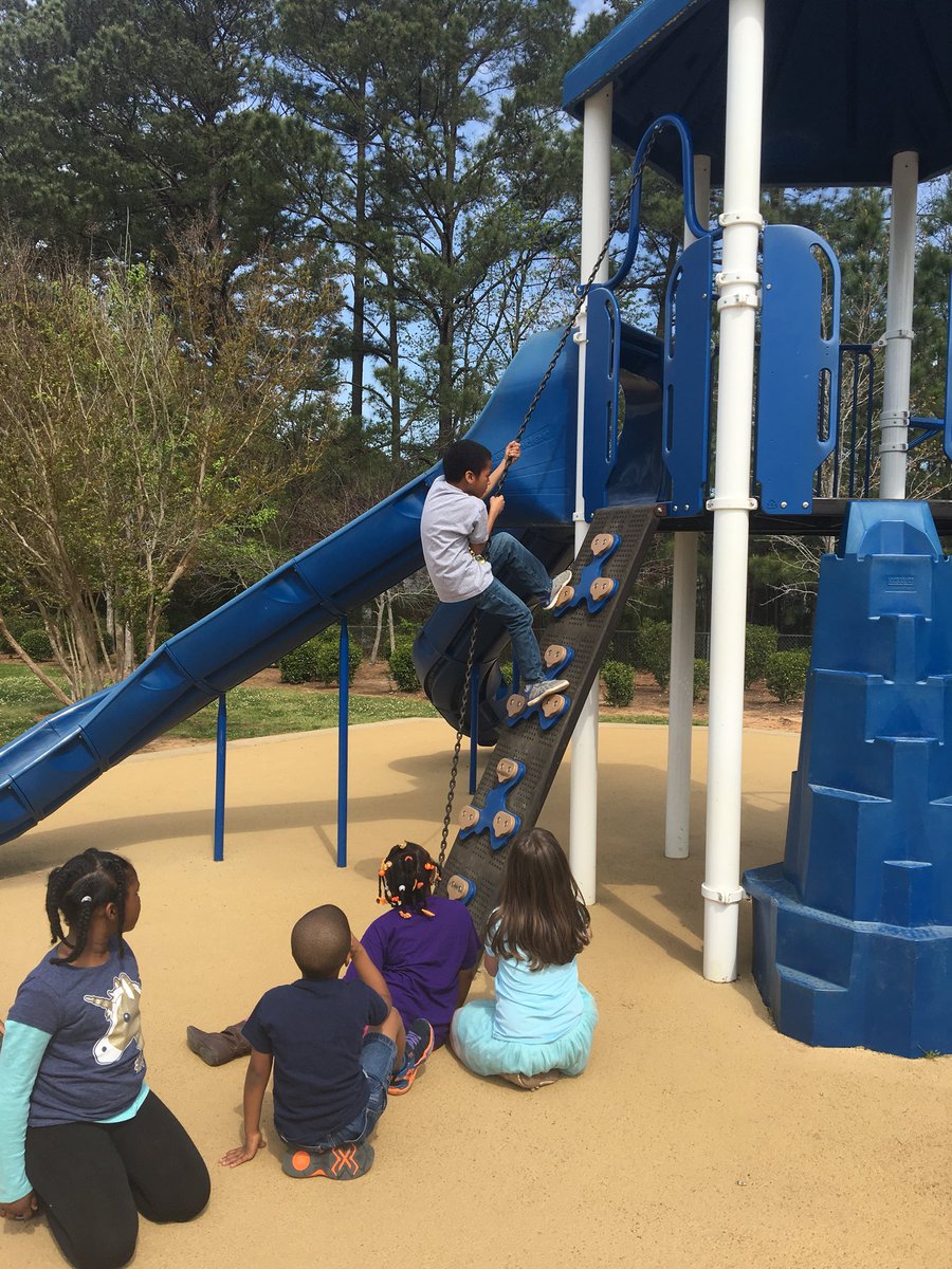MrsL_Williamson's tweet photo. Outside learning is the best learning!  We use force to play everyday! #AESowltheway #balanceandmotion #authenticlearning https://t.co/ZAAR6RX0z1