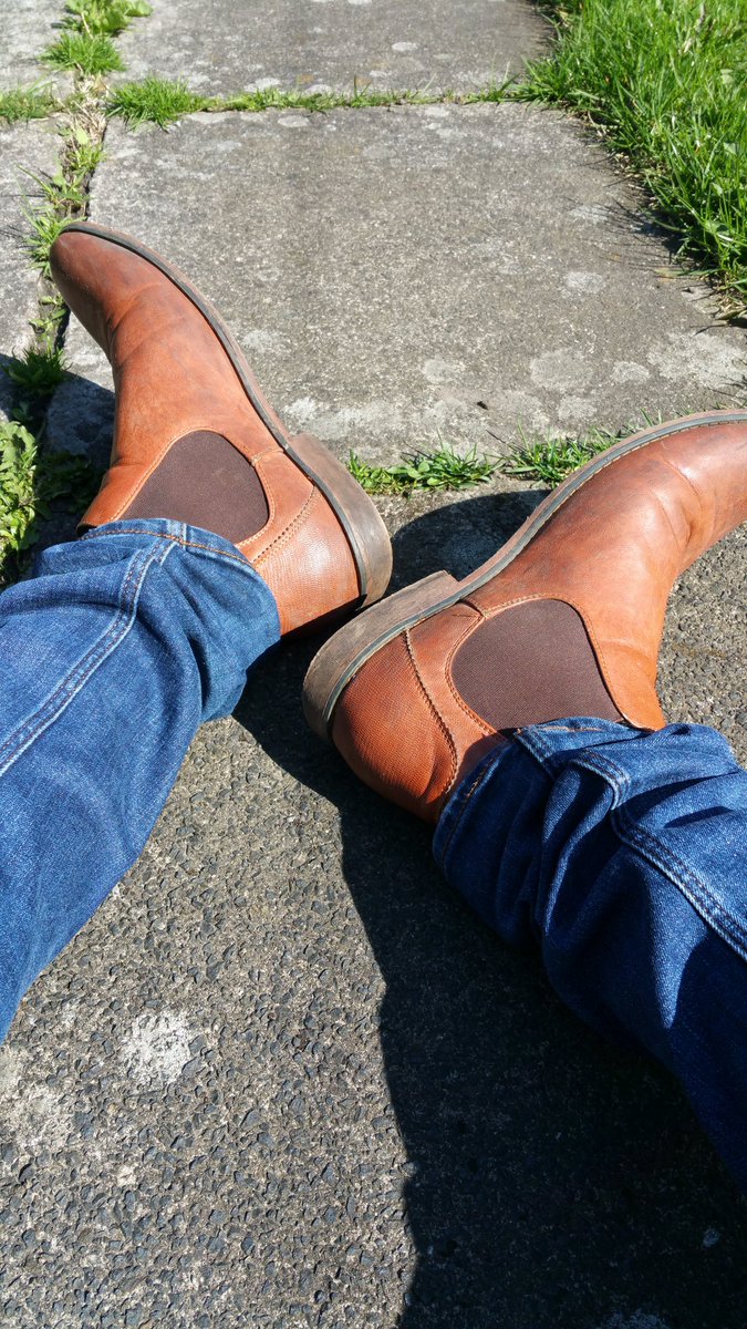 StinkyMaleSocks's tweet photo. Day 7 pics no.1 #3WeeksStraightSocks, long day giving safety talks at work, taking boots off after work, ready for a hot sweaty walk in Air Max & then k-swiss later too, soles were wet after my boots! We liking these? Wk1 nearly over DM me #Sk8erboy #sockstink #fetish #stink 😈😷 https://t.co/AHMNW1hE4W