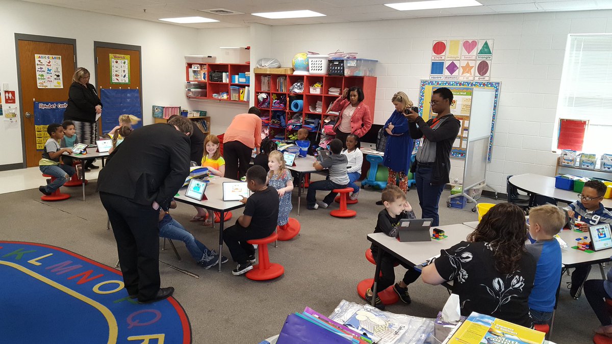 BrandiGray1981's tweet photo. My kids just rocked a visitor tour today. Our guests came in to see what #codetothefuture was all about!! They answered questions and showed off their projects! This #kindergarten teacher is proud!! #riverdalerising https://t.co/DueO3EuWOE