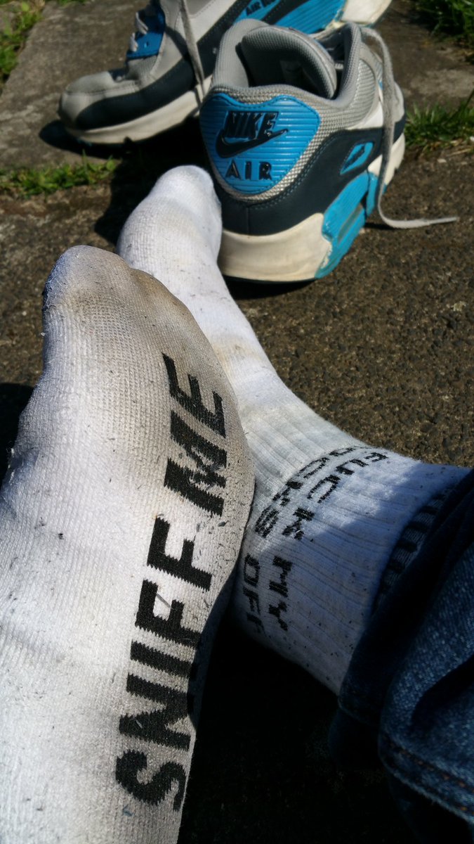 StinkyMaleSocks's tweet photo. Day 7 pics no.1 #3WeeksStraightSocks, long day giving safety talks at work, taking boots off after work, ready for a hot sweaty walk in Air Max & then k-swiss later too, soles were wet after my boots! We liking these? Wk1 nearly over DM me #Sk8erboy #sockstink #fetish #stink 😈😷 https://t.co/AHMNW1hE4W