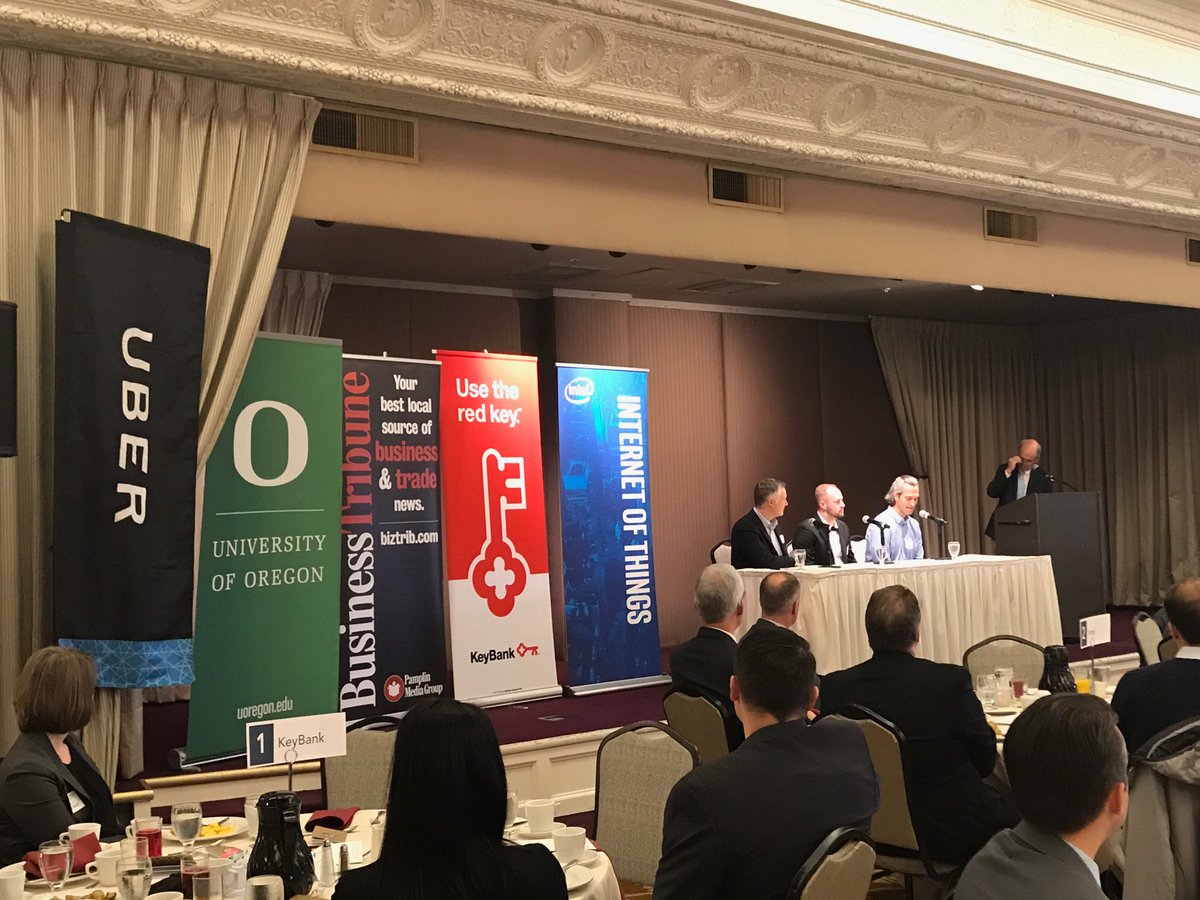 dmtpdx's tweet photo. Getting smart.  @PDX_BizAlliance Forum Breakfast discusses the future of smart cities. https://t.co/4Bjx8h2dYt