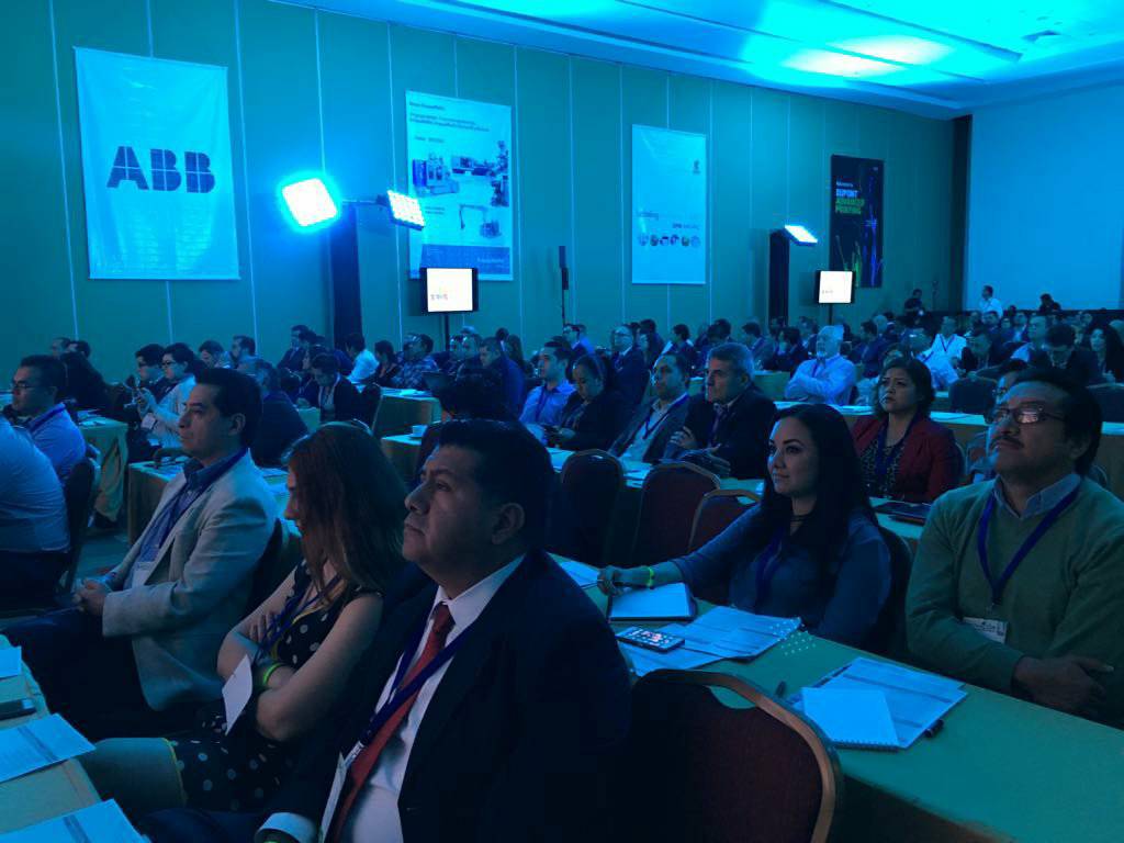 elempaqueb2b's tweet photo. Así avanza la jornada de conferencias de la Segunda Cumbre Latinoamericana de Innovación en Envases Plásticos. 

Los asistentes han demostrado un amplio interés sobre el papel del consumidor final en la conservación del medio ambiente. #CumbreEnvases2018 https://t.co/D9qoh5AhX7