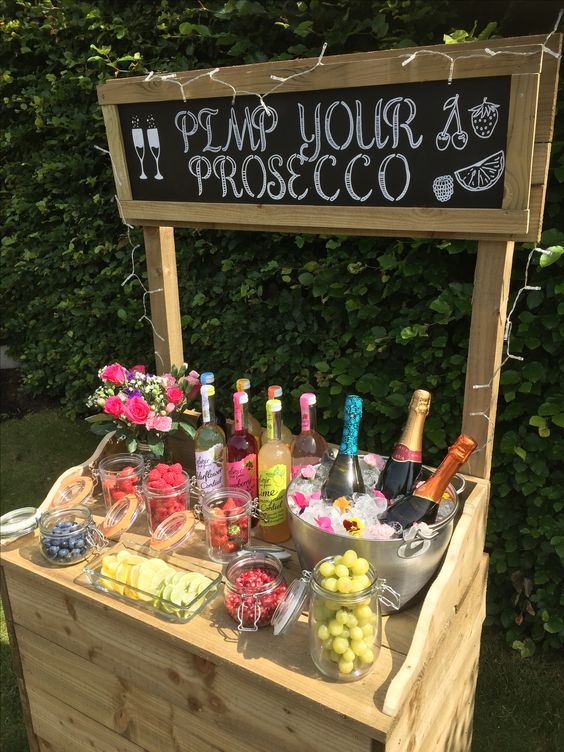 EntertainToday's tweet photo. Interactive food and drink stations are becoming much more popular this year- you can pretty much do them with any of your favourites!
#catering #foodstations #drinkstations #events #weddingideas https://t.co/oazQ2vv8Hh