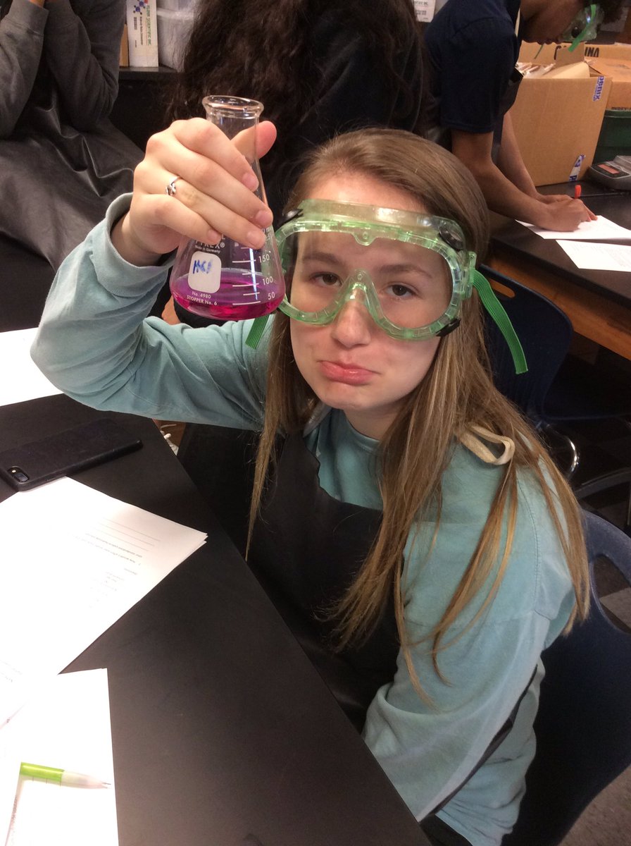 PinedaScience's tweet photo. #chemistry first time titrating!! ππ#toopink #EforEffort π https://t.co/30aoYF0oUy