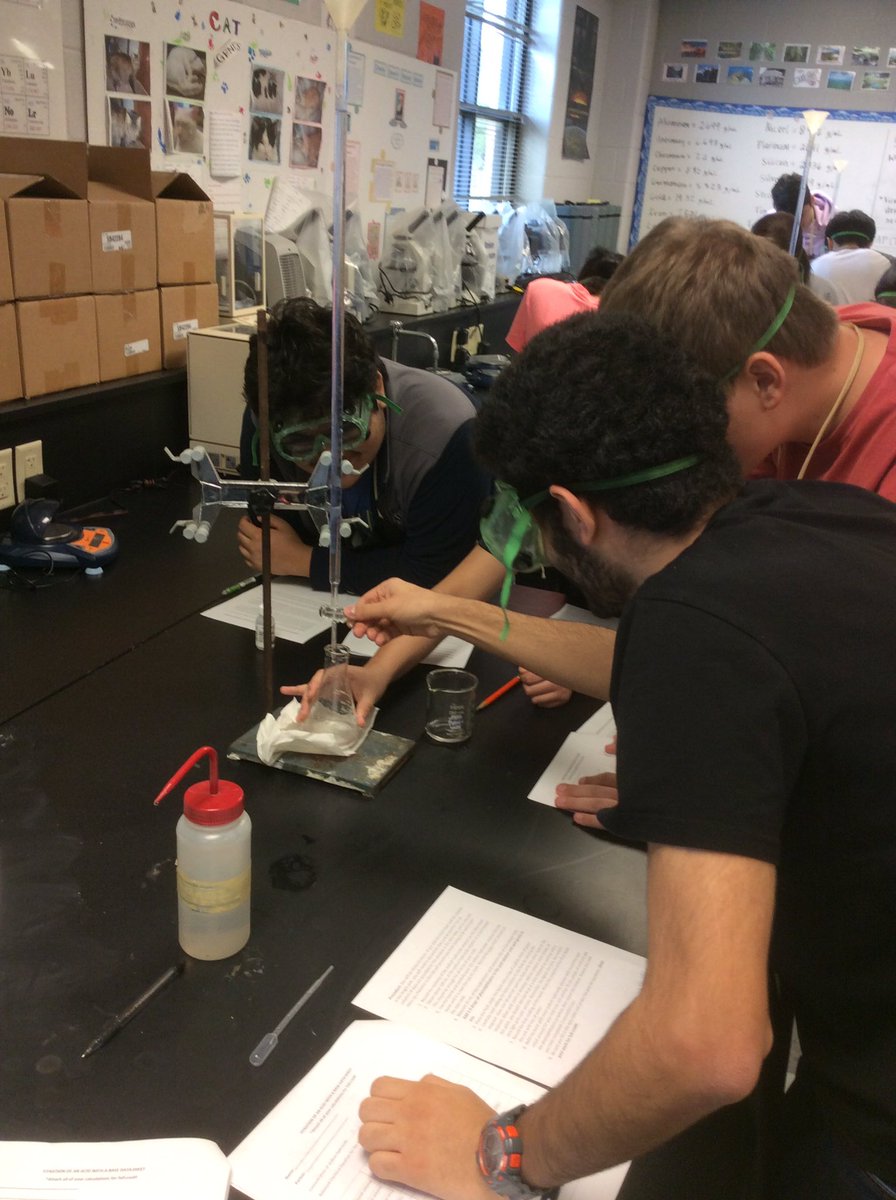 PinedaScience's tweet photo. #chemistry first time titrating!! ππ#toopink #EforEffort π https://t.co/30aoYF0oUy