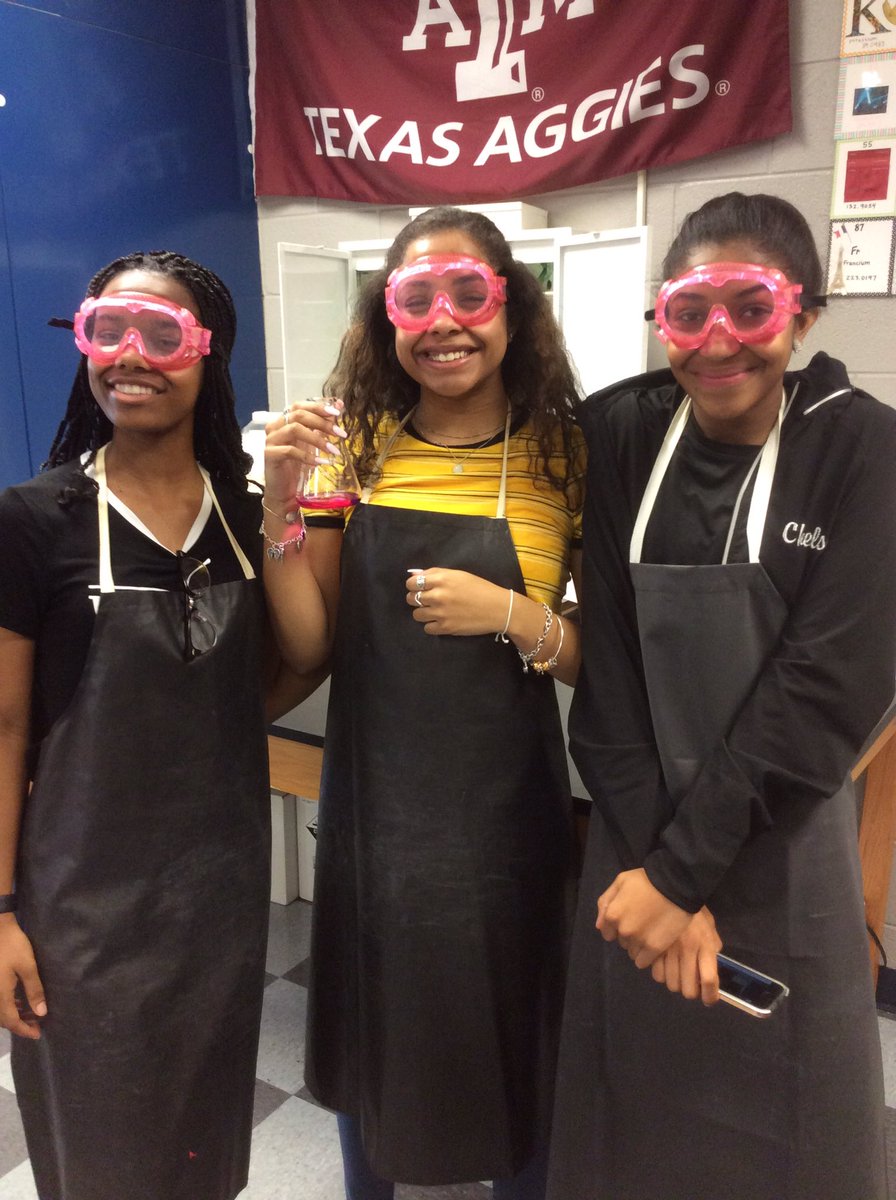 PinedaScience's tweet photo. #chemistry first time titrating!! ππ#toopink #EforEffort π https://t.co/30aoYF0oUy