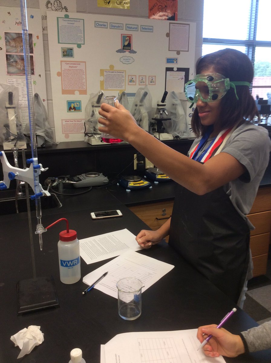 PinedaScience's tweet photo. #chemistry first time titrating!! ππ#toopink #EforEffort π https://t.co/30aoYF0oUy