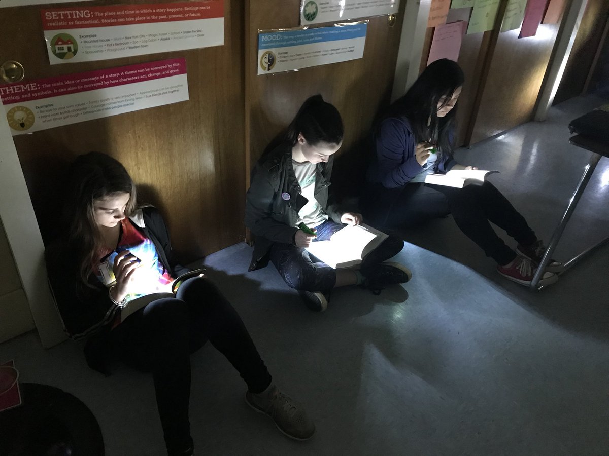 MsSchmidtVMS's tweet photo. Flashlight Read going well! Kids are loving it!! #opsedu #collsedu #readingmatters #readingrocks https://t.co/Cjmv1xpU7P