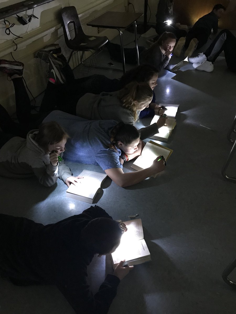 MsSchmidtVMS's tweet photo. Flashlight Read going well! Kids are loving it!! #opsedu #collsedu #readingmatters #readingrocks https://t.co/Cjmv1xpU7P
