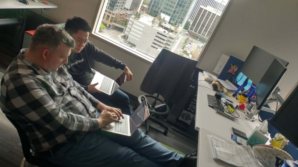 SmartsheetDev's tweet photo. Some of the best groups work in the dark.
@huaxiw and @tonylucas collaborating on their #HackTheSheet project. https://t.co/NjDUMJ1YIm