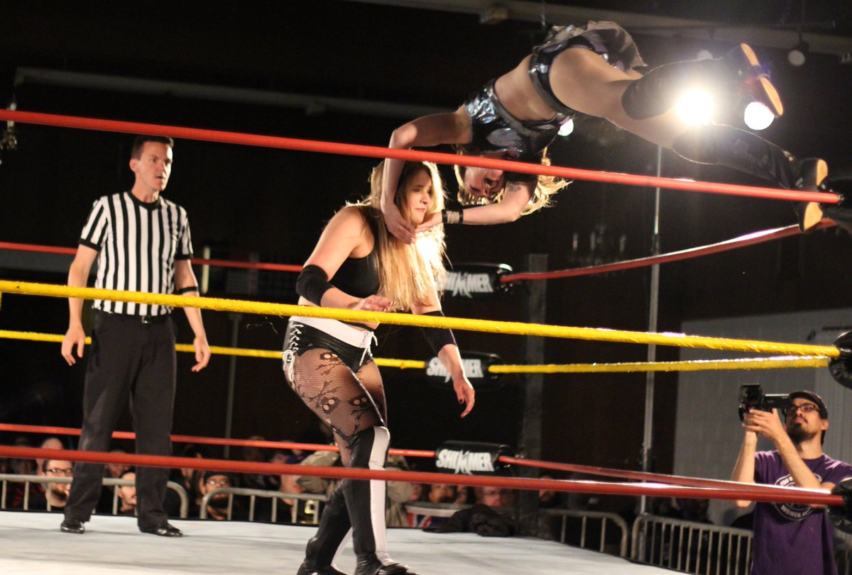 DAFALCON11's tweet photo. One of the most acrobatic young wrstlers working today is @Samazing73 . She defeated @REALSierra_ with this amazing finisher from the top rope at @SHIMMERwomen #Vol101 https://t.co/xnMNASiOvV
