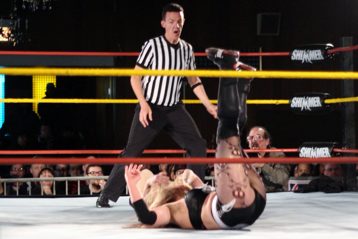 DAFALCON11's tweet photo. One of the most acrobatic young wrstlers working today is @Samazing73 . She defeated @REALSierra_ with this amazing finisher from the top rope at @SHIMMERwomen #Vol101 https://t.co/xnMNASiOvV