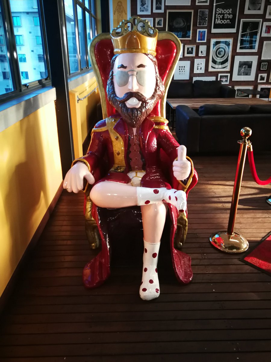 Getting tour and an inside scoop I to life <a href="/KingPriceIns/">King Price Insurance</a> offices and seeing how the mainframe operates. Such a cool office space!! With @HelloJoburgMag #HelloRecommends #HelloXKingPrice