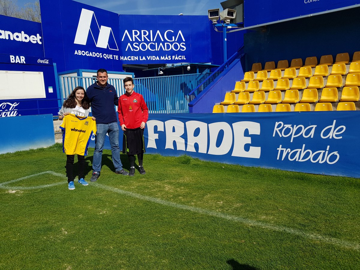 AD_Alcorcon's tweet photo. PREMIO | #RopaFrade entrega a los premios a los ganadores del concurso "Juntos Somos Imparables"
https://t.co/fgwqzUuhE7 https://t.co/P9CzoEBbCa