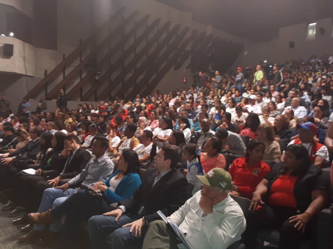 FreddyBernal's tweet image. Conjuntamente con el #BCV, los #CLAP trabajaremos en perfecto engranaje a fin de iniciar un proceso de familiarización del nuevo cono monetario a partir de este #01May. Los #CLAP estamos en la vanguardia con el #BolivarSoberano
#ClapConElBolivarSoberano