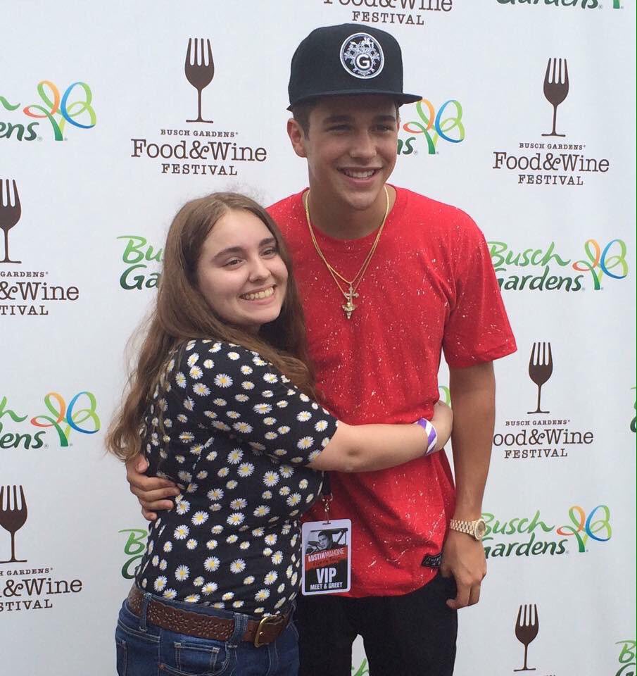 HeartOnMahone's tweet photo. Wow its been 3 years since I met Austin and went to his concert at Busch Gardens... time flies so fast! https://t.co/rqcXE26MF9
