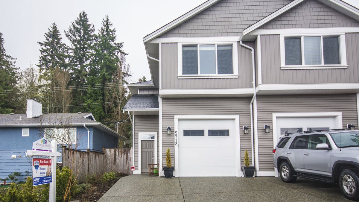 North #Nanaimo Open House / Sat. April 21st 1-3PM (see Ping)
✨5713 Oceanview Terrace, Nanaimo ✨3 bed/3 bath ✨$499,999
Stunning half duplex ✨ like walking into a full show home! No strata fees.
See online ➡️ bit.ly/2J7GFId  #vancouverisland