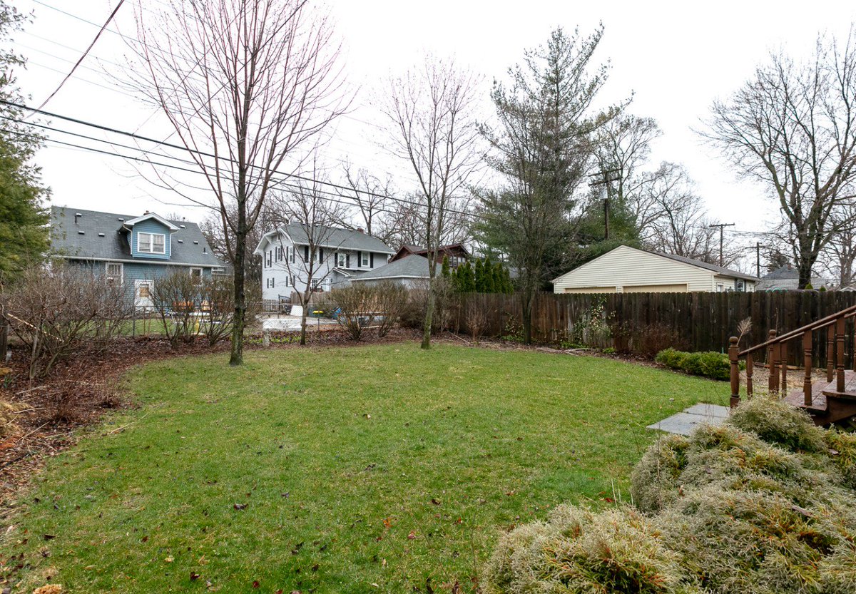 We just listed this craftsman bungalow in fantastic condition near downtown Royal Oak!

Click on the link below for more information.

#OConnorDetroit #DetroitRealEstate #Craftsman #Bungalow #DowntownRoyalOak

oconnordetroit.com/listings/713-s…