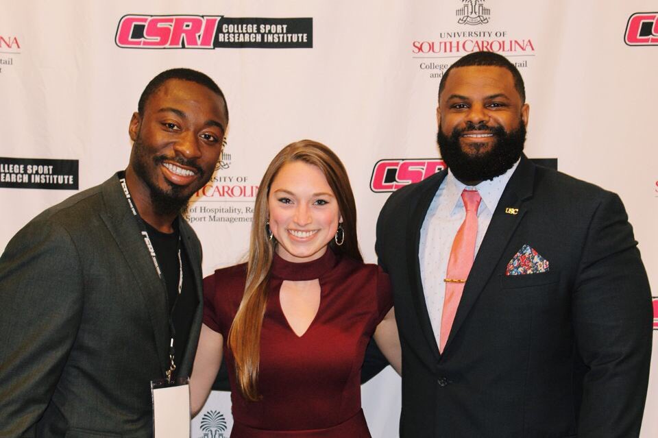 realtalkveezy's tweet photo. Man I look good. The beard is flourishing. If I’m your beard goals and you need the routine, DM me! #CSRI2018 https://t.co/Net3L0DHpx