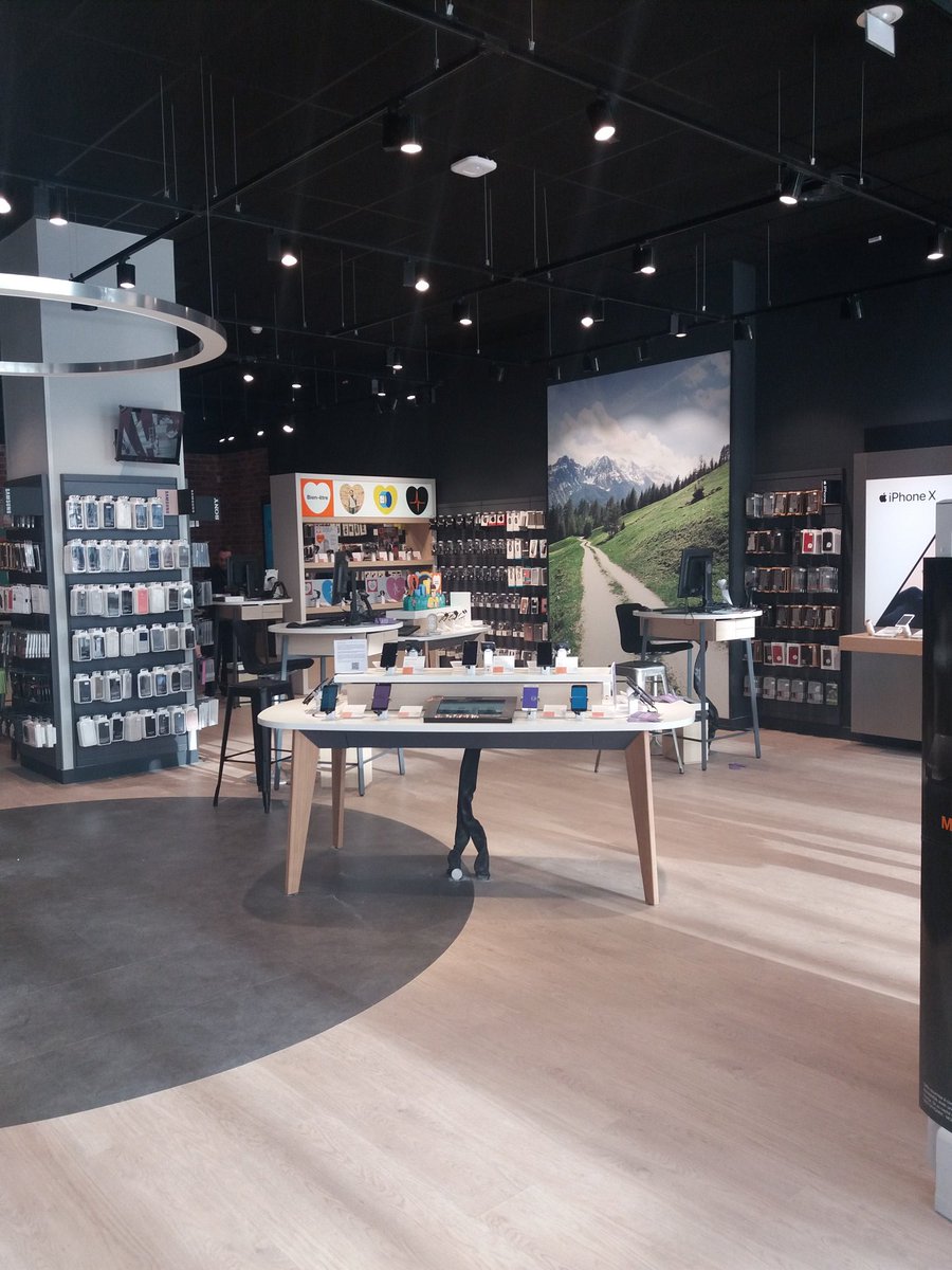 Valerie_Perotti's tweet photo. Ravie d'être venue au tout nouveau #Smartstore  @OrangePACA @CCap3000 ouvert aujourd'hui. Juste en face nouvelle entrée Porte de Cannes. Rdv le 16 mai pour l'inauguration https://t.co/AZ94qWN2IY