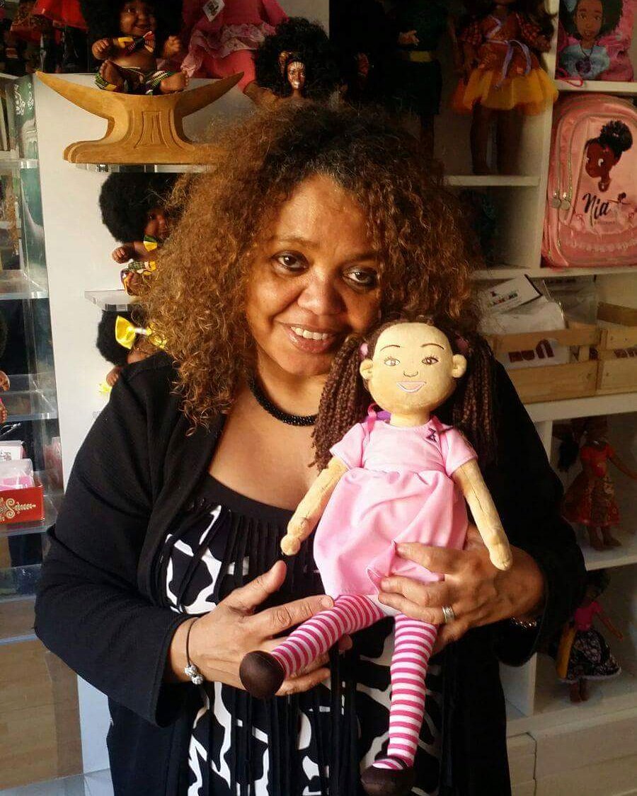 zoliezi's tweet photo. Without a doll mommy, what would a doll do??💆🙆 Doll mommies rock💖🙋order @ https://t.co/M7xhj2xGFN #doll #momlife #mom #blogger #dolls #kids #play #love #blackgirl #playing #ColouredGoodies #Netherlands https://t.co/hUDzYE7VF2