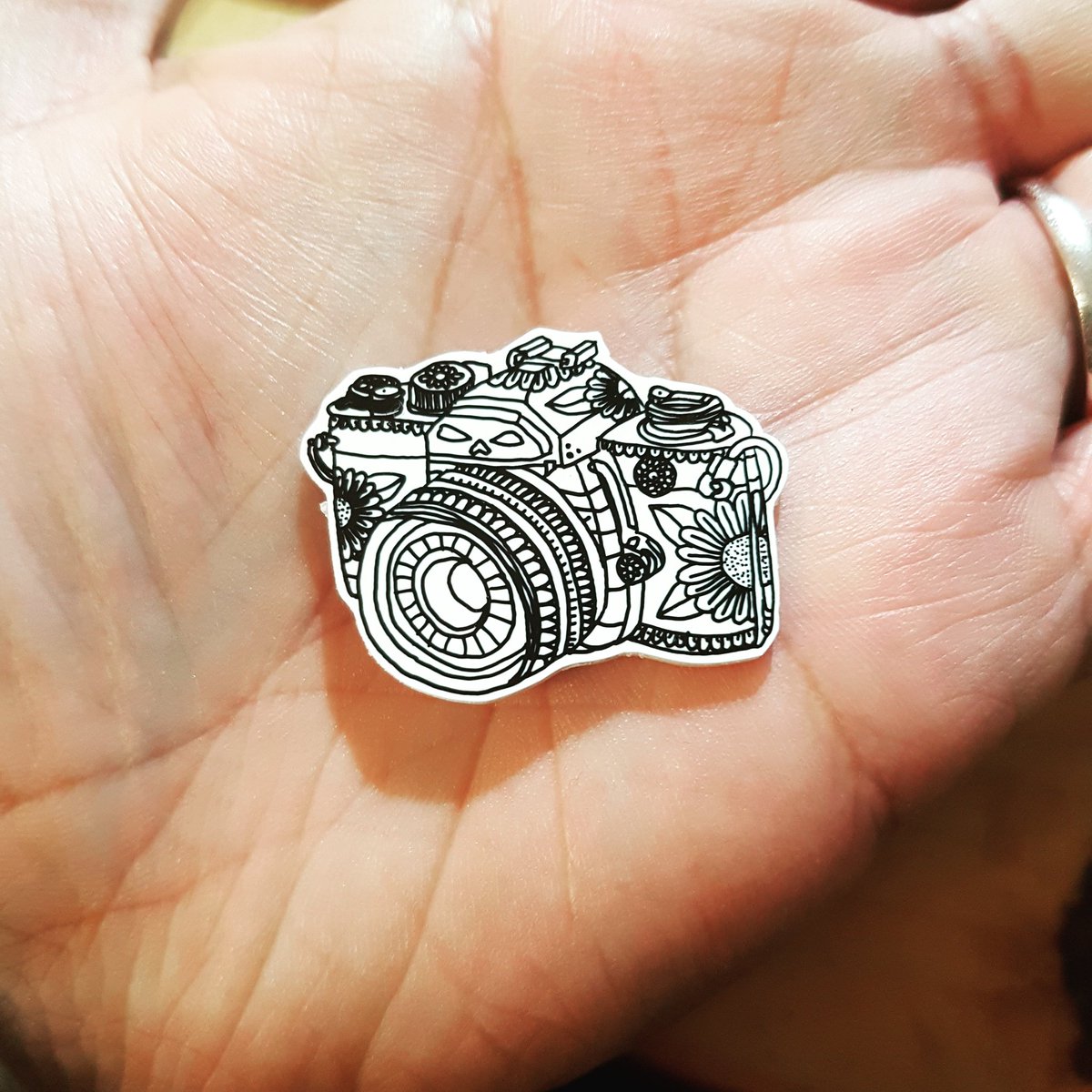 Latest pin creation #HandmadeHour #camera #pin #WearableArt <a href="/HandmadeHour/">HandmadeHour</a>