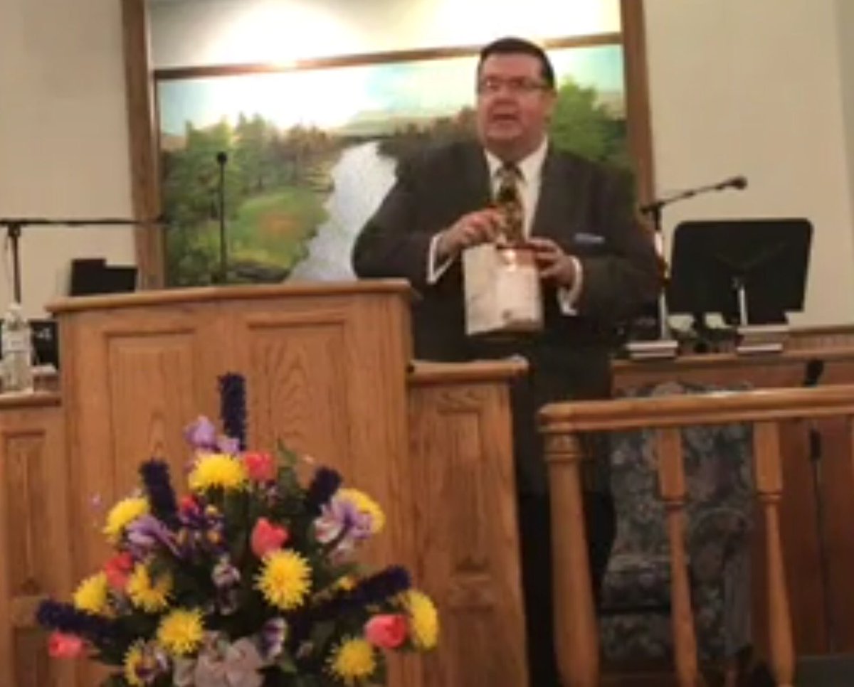 yellowgranny1's tweet photo. @DrDonKAnderson Thundering the Word as he preached on "THE STIRRING STICK" in Berryville ARK, Altars overflowed with those wanting to be STIRRED!!! https://t.co/vsxiZPbomd