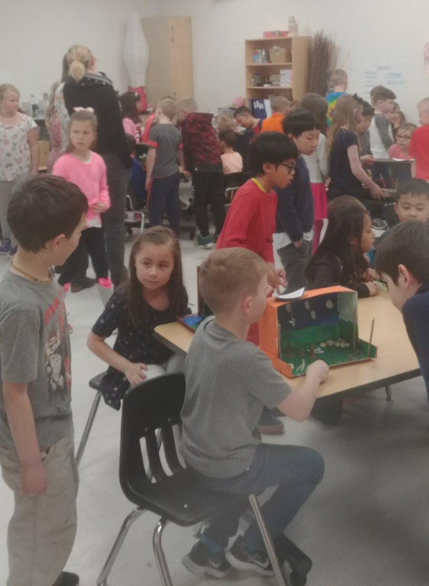 Gr2Explorers's tweet photo. Learning about animal habitats from our grade one friends in Ms Kowels class. #auburnbayschool #@KowalGrade1 https://t.co/eBcPpCygdE