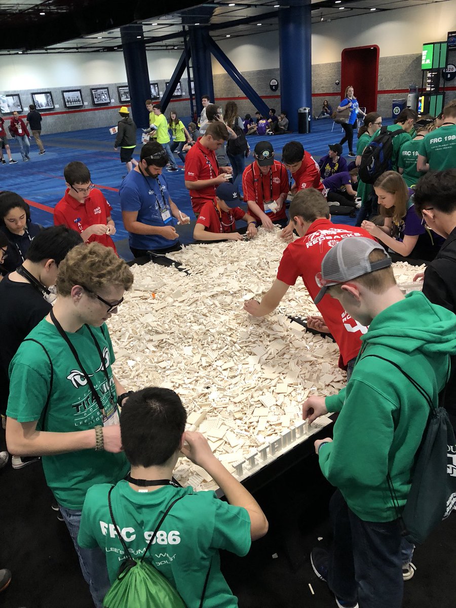 web20classroom's tweet photo. Give kids 600,000 LEGO bricks and they will prototype, explore and collaborate all day. @firstlegoleague @LEGO_Education #edchat https://t.co/QdB7GSVYrL