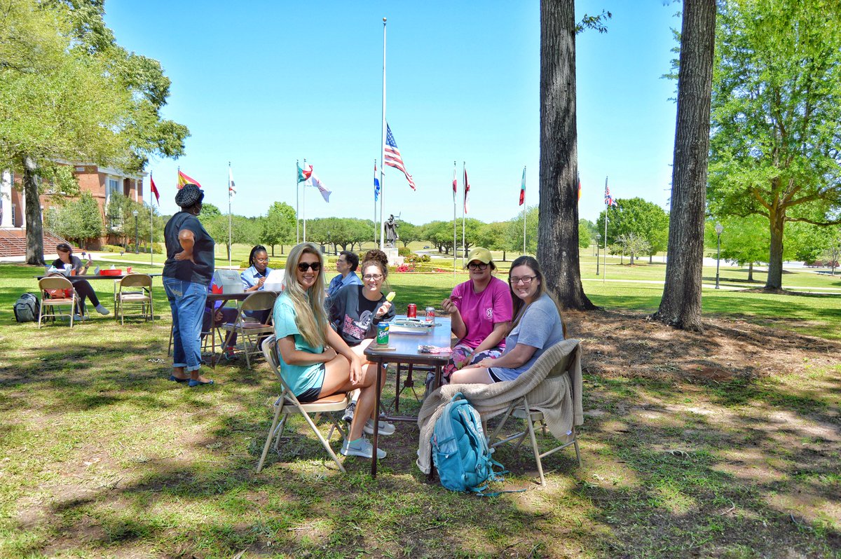 This week, <a href="/TROYUDothan/">TROY Dothan</a> celebrates its ties to the Wiregrass region. Over 20 years the Dothan Campus has celebrated its history in the Wiregrass. 

Today, our students enjoyed lunch on the quad, played bingo, socialized &amp; cooled off with an ice cream pop from <a href="/DothanIceCream/">Dothan Ice Cream</a>.