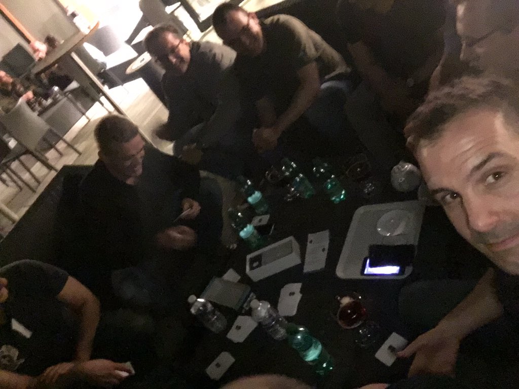 PierreBEPOIX's tweet photo. Rien de tel q'un @BlancMangerCoco avec la #FAECdGpt2018-01 pour renforcer la #Cohésion pendant les longues soirées à l'@ENSOSP...🙄 Spéciale dédicace pour @RemyAndriot #Coite...🤣 https://t.co/4gcVTyDd2u