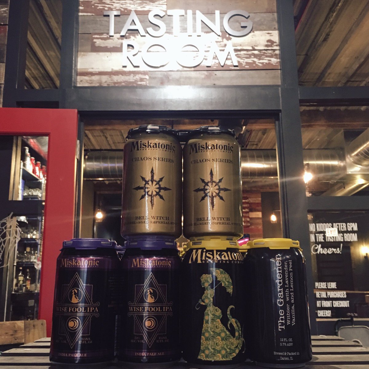 BitterPops's tweet photo. Tonight from 7-9pm @miskatonicbrewing will be here tasting out their beers and The Bell Witch will be #ontap Best of all we’ll be raising funds for @pawschicago ahead of the #rocknrollmarathon
#bitterpops #tapyours #trysomethingnew https://t.co/mF1WeT3WA4