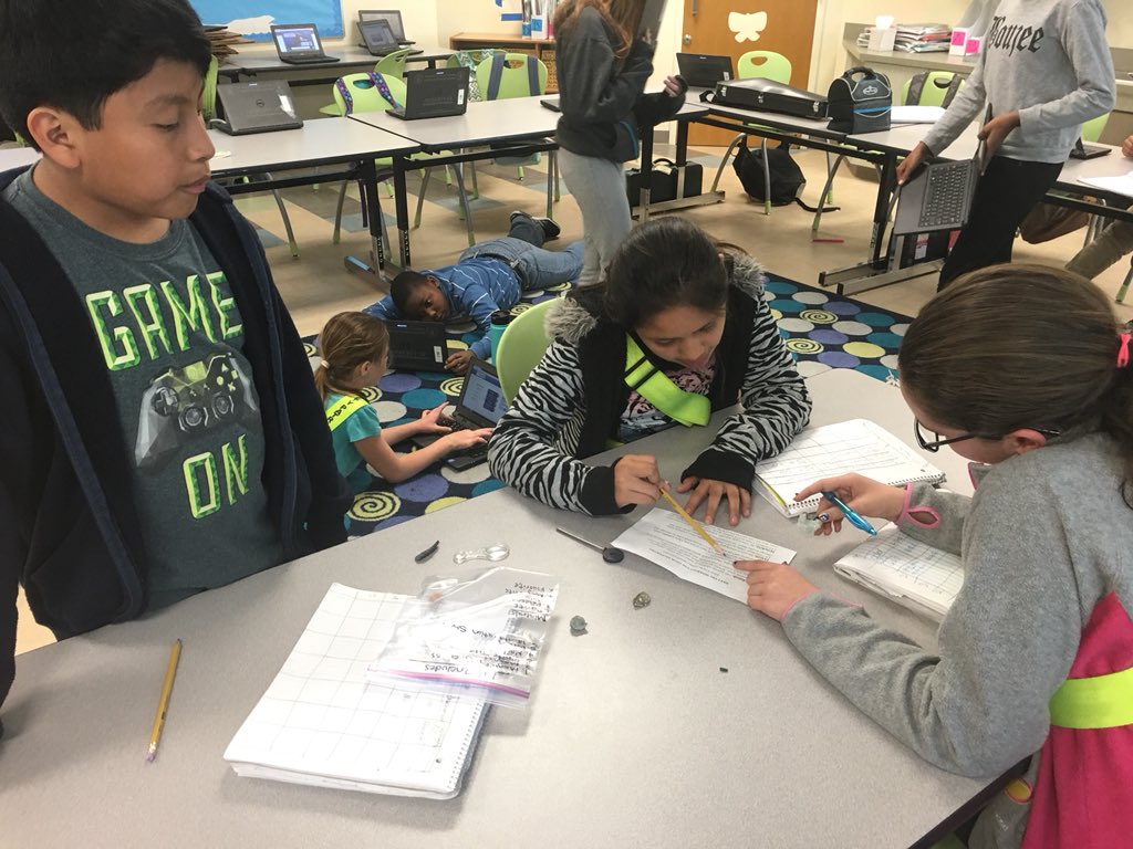 MrsQuadagnoTCS's tweet image. Identifying some unknown minerals based on their properties! #5thLearning #5thScience #TCSscience