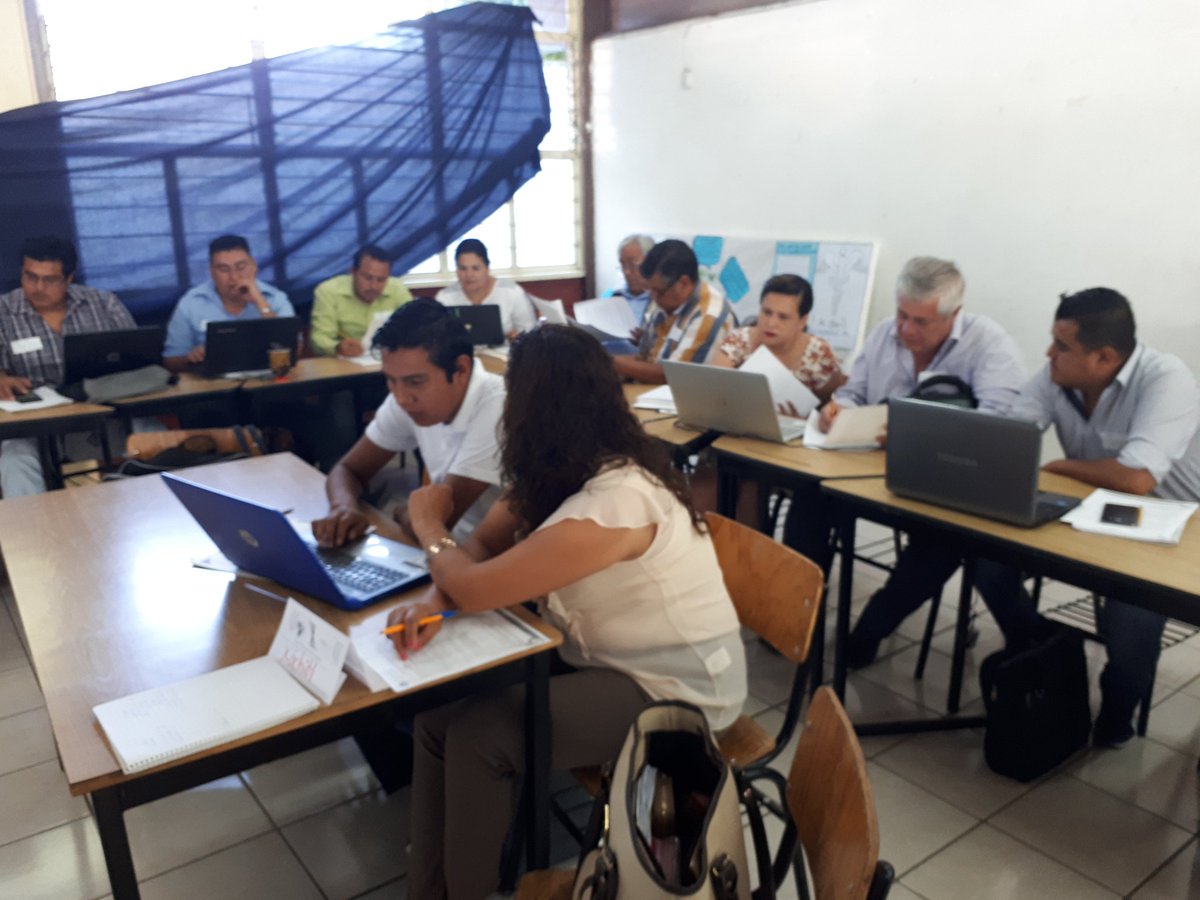 maganapablo's tweet photo. Seguimiento en proceso de evaluación a directores al termino de su 2do. año en Proyecto de Gestión día 17 grupo 11 con 31 asistentes y día 18 grupo con 31 asistentes en la Normal Superior de Jalisco. Excelente estrategia de Formación Continua @saire83  @sergioruvalca https://t.co/VUvzxMSvYr